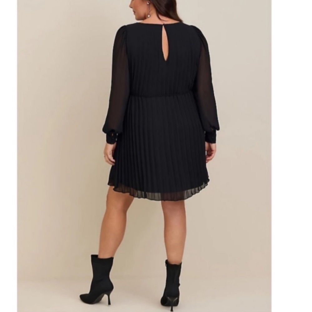 Torrid Mini chiffon pleated black dress size 1X - Picture 2 of 11